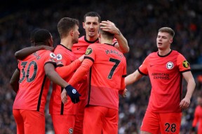 金年会官方网站布莱顿训练开放日；赛前临场应变引欢呼；NBA常规赛在即；临场指挥获称赞的简单介绍